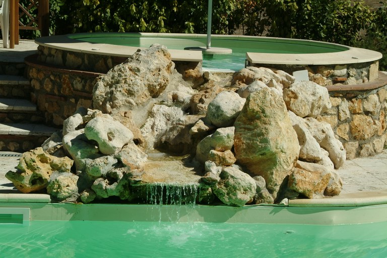051.jpg